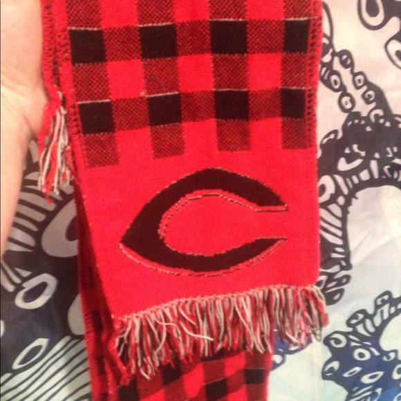 Cincinnati Reds Scarf - Picture 3 of 3